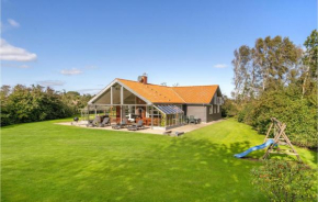 5 Bedroom Cozy Home In Hadsund in Helberskov